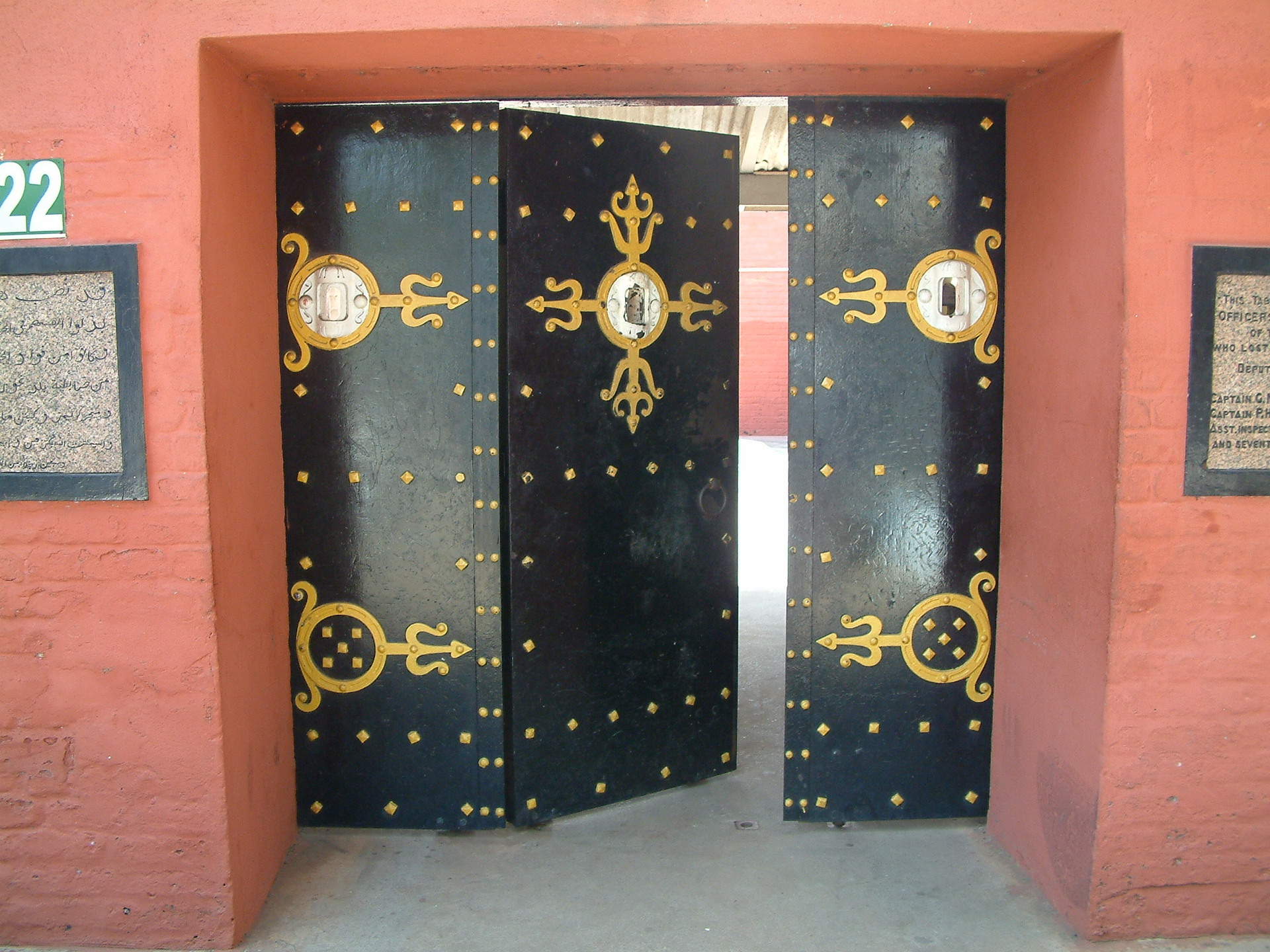 Kumasi Fort (c) by Remo Kurka 